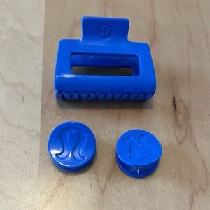lululemon cobalt blue hair claw with matching snap grips